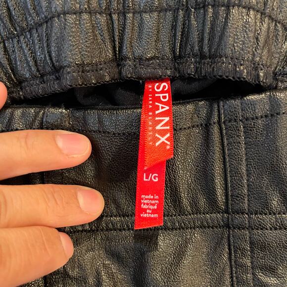 Spanx Faux Leather Jogger Pants Size Large Black Pull On - Picture 8 of 8